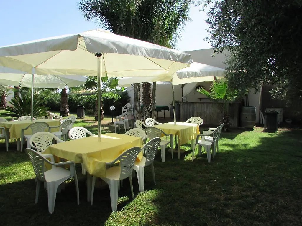 Apartment Ferienwohnung L'Araucaria Santa Croce Camerina Italien